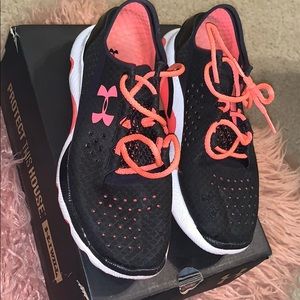 Under armour speed form Apollo sneaker
